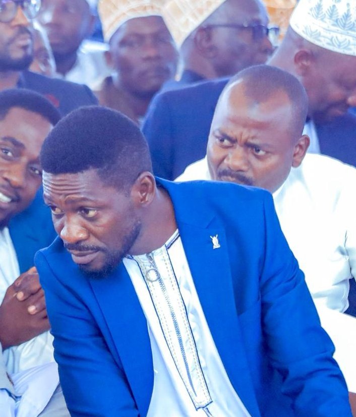 Brayo🇺🇬 (@ntalebrian22) on Twitter photo If at all Haruna kasolo had a gun.🤣
Am sure the report is taking back is that obuganda buwagira kyagulanyi 😂😂😂 If at all Haruna kasolo had a gun.🤣
Am sure the report is taking back is that obuganda buwagira kyagulanyi 😂😂😂