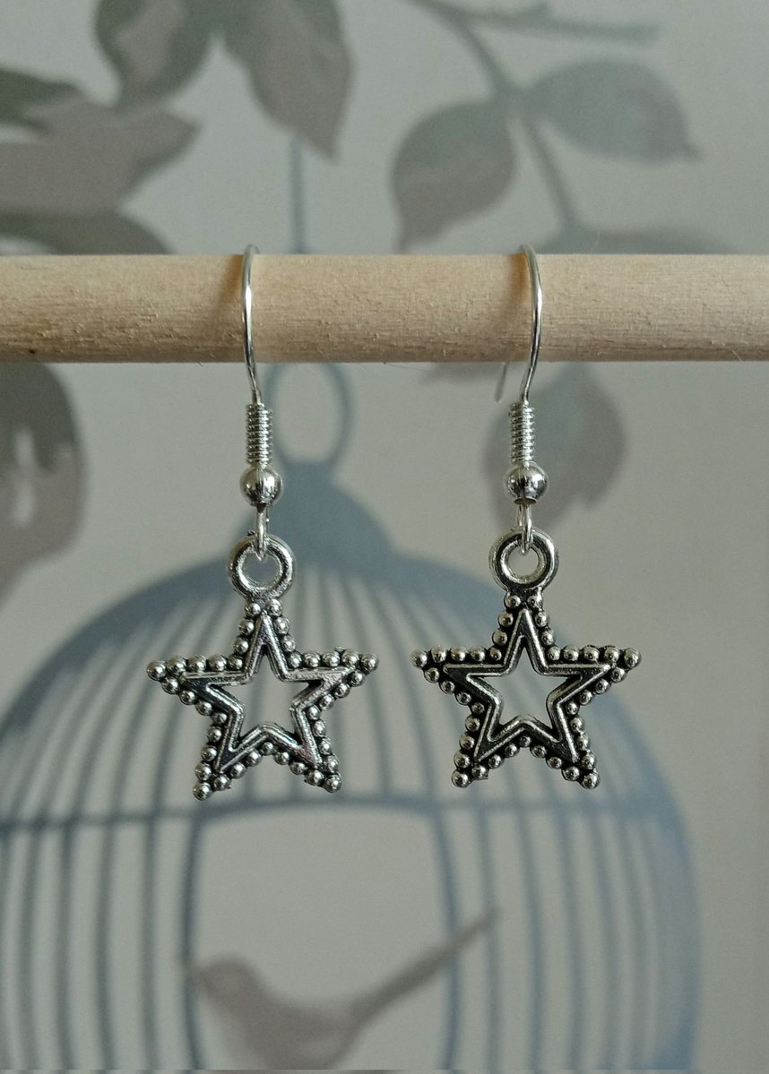 Open embossed star earrings, with hypoallergenic stainless steel hooks. #WomanInBizHour #Mhhsbd #GiftIdeas #Jewellery 
craftymissbcrafts.etsy.com/listing/178093…