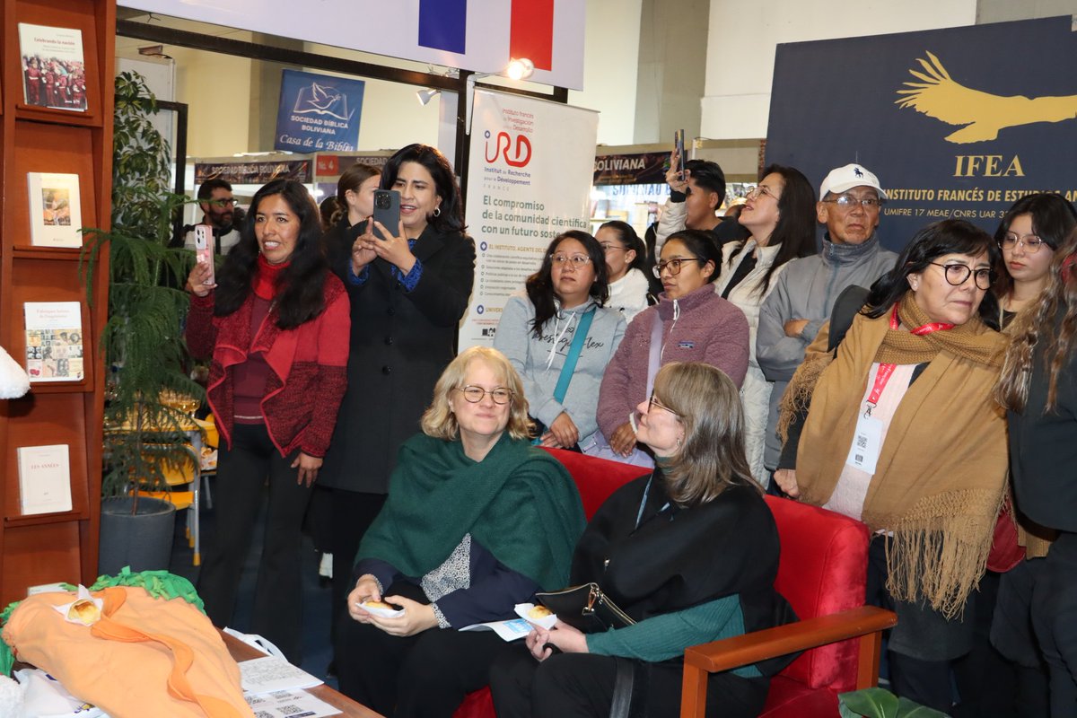 FranceBolivie's tweet photo. 📚✨ ¡Arranca la 29° Feria del Libro de La Paz! 🇧🇴  

🇫🇷 Francia y ONU invitados de honor 

📅 Del 31/7 al 11/8 en el Bicentenario de Bolivia.  

Con @LuchoXBolivia @ivanariasduran y #FernandoBarrientos

#FilLaPaz  

¿Vas a ir? 📖💙 https://t.co/Y2GM42B6lG