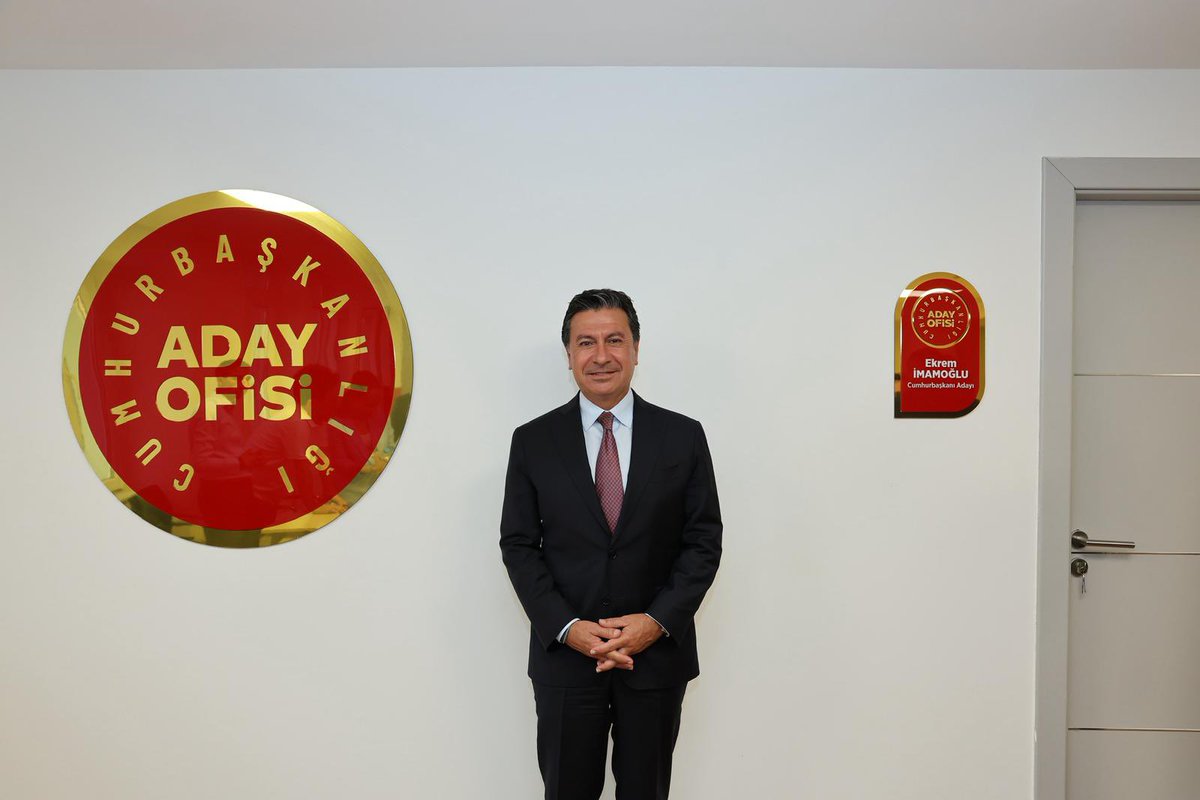 Hayatı boyunca hak ederek taşıdığı “Halkçı” ünvanıyla Türk Siyaset Tarihi’nde ayrı bir yere sahip olan 3. Genel Başkanımız merhum Bülent Ecevit’in adı ile halkımızın gönlünde taht kurmayı başaran Cumhurbaşkanı Adayımız Sayın Ekrem İmamoğlu’nun adının bir araya geldiği