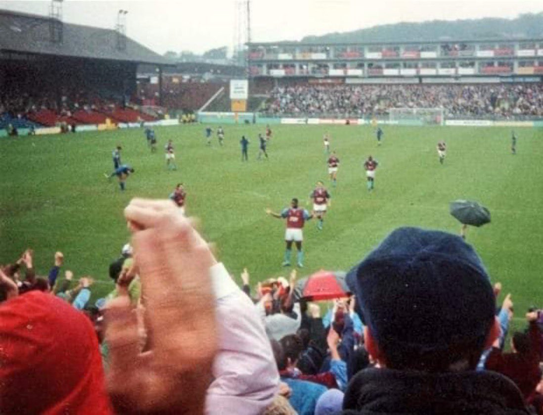 Stu’s Football Flashbacks (@stusfootyflash) on Twitter photo Forever one of the greatest football photos ever taken with a normal camera. ☔️
(📸 <a href="/NickVagus/">DrifterNick</a>) Forever one of the greatest football photos ever taken with a normal camera. ☔️
(📸 <a href="/NickVagus/">DrifterNick</a>)