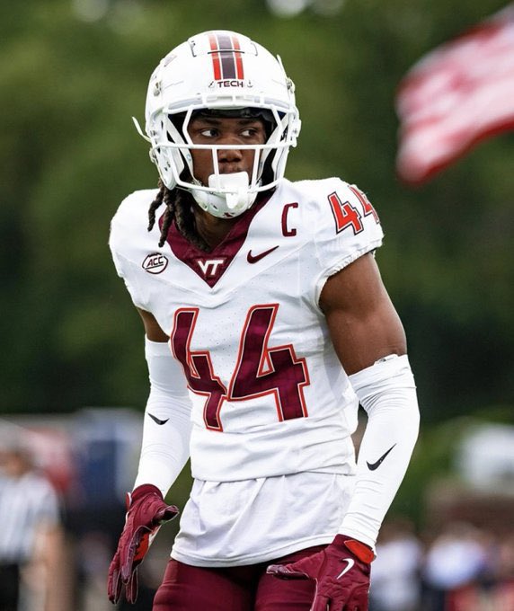 BillsOnReal's tweet photo. Dorian Strong saw a big increase in snaps today with Maxwell out. Showed tons of flashes today including multiple PBUs https://t.co/OVlawNJqb6