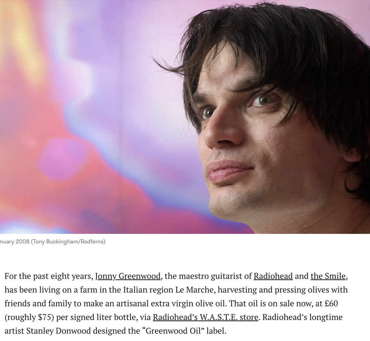 viva_chris's tweet photo. Blir genuint glad av att läsa att gitarristen i mitt gamla favoritband, Jonny Greenwood i Radiohead, har tillbringat de senaste åren på en gård i östra Italien där han har skördat och pressat sina egna oliver för att framställa en egen jungfruolivolja. Verkligen "on brand". https://t.co/ld8ZcLTeZf