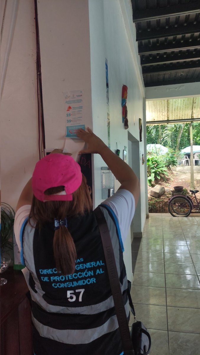 👉 El personal de Protección al Consumidor continuo hoy con la campaña del adulto mayor pegando stickers en diferentes establecimientos del Lago de Yojoa sobre el descuento de la tercera, cuarta edad y con discapacidad.