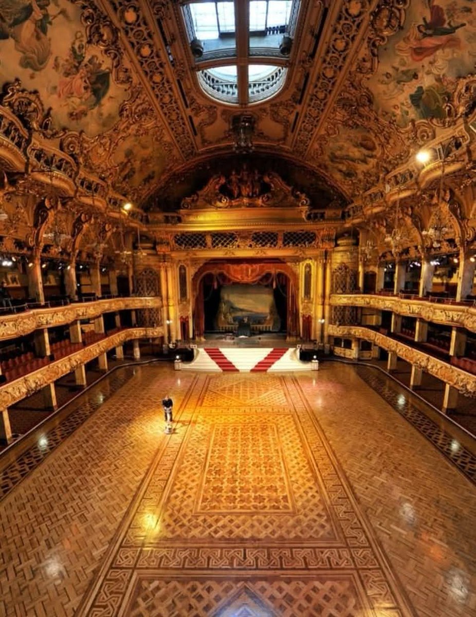 This Saturday!

We are at The Blackpool Tower Ballroom for the massive as hell More Cake event. 

Take a look at this for a venue!

Tickets available here:
skiddle.com/whats-on/Black…