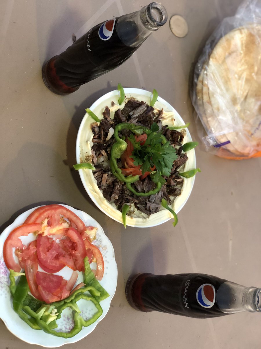 لأزرعلك بستان ورود
شاورما بالحمص تدفيكي
ولأوهبلك من بندورة الشمس
كازوزة حطها بايديكي🥳😂