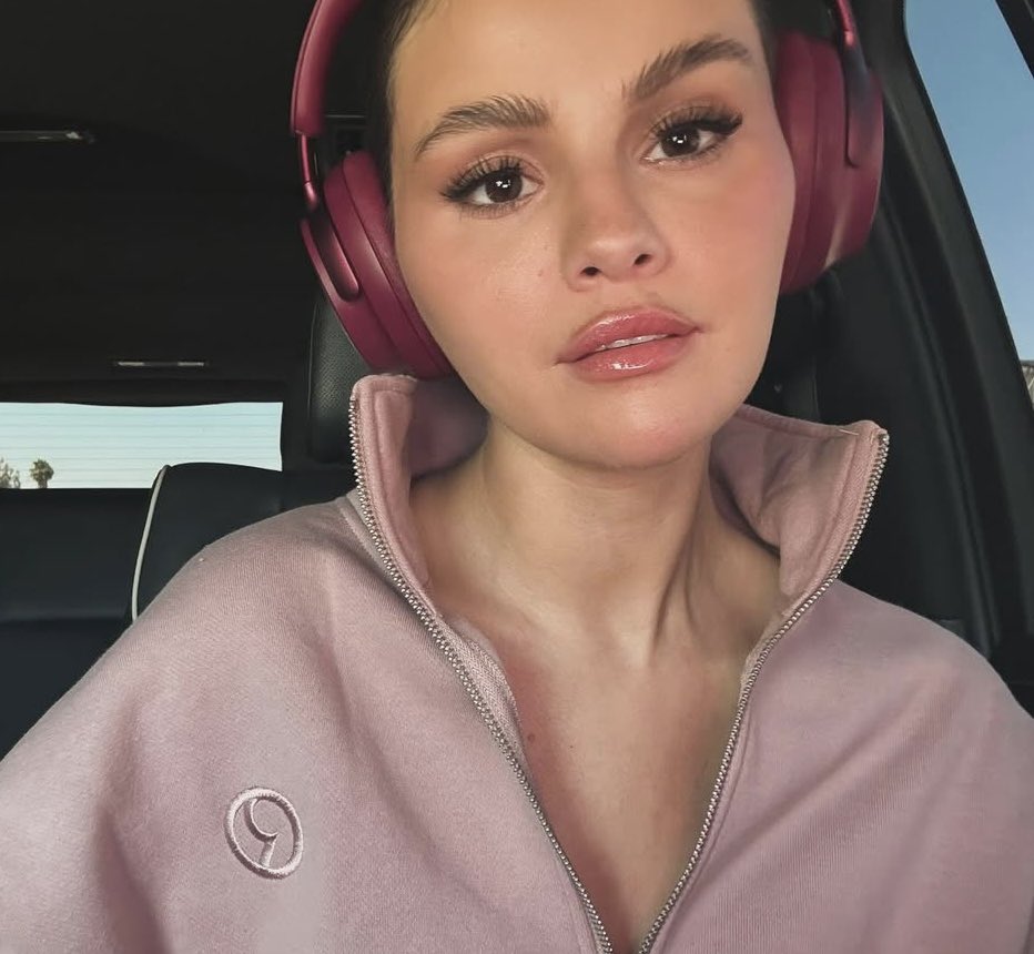 Selena Gomez is glowing in new photos.