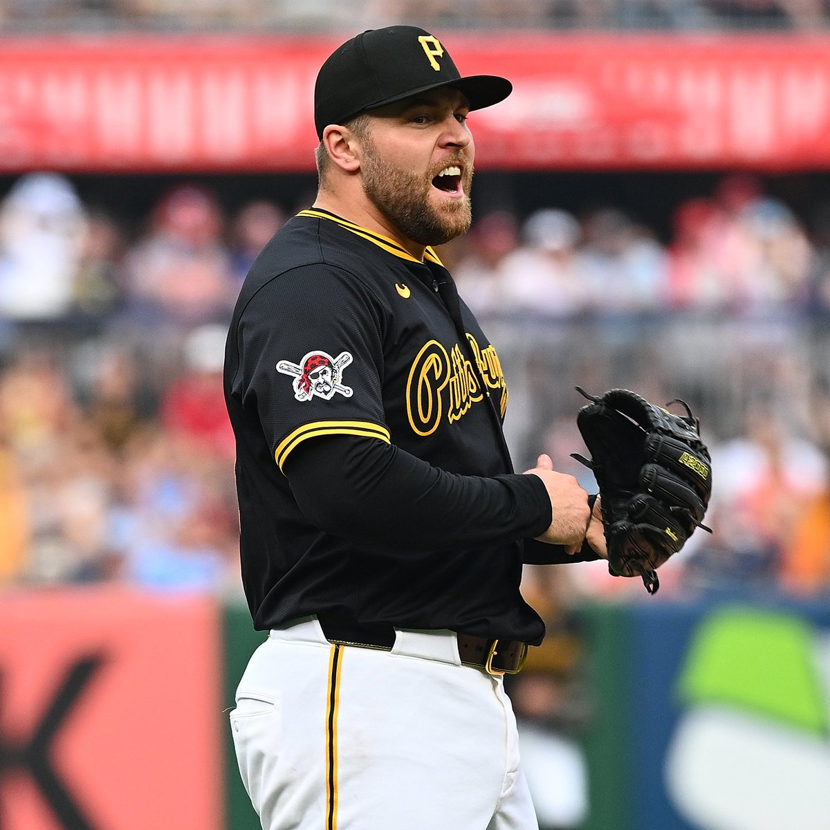 The Yankees are acquiring closer David Bednar from the Pirates, per <a href="/JeffPassan/">Jeff Passan</a>