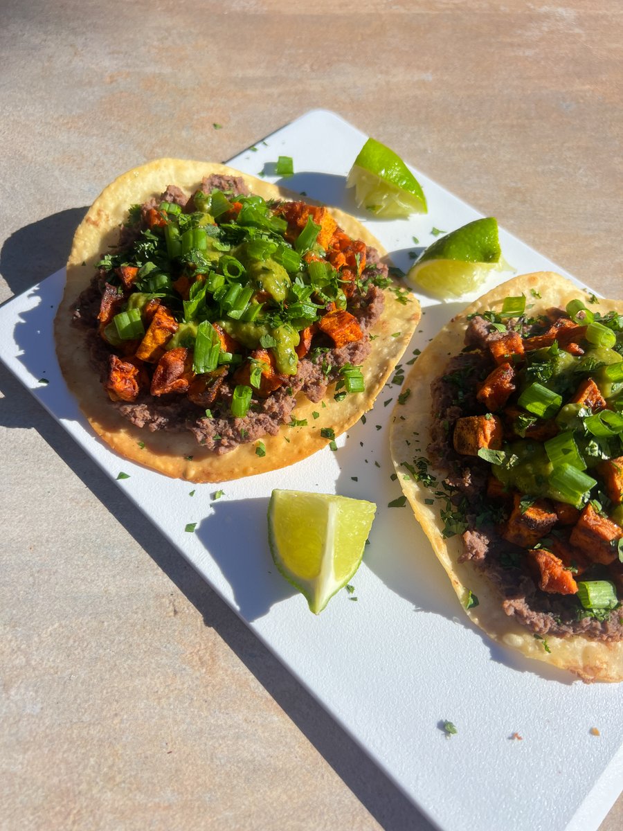 effortless_eats's tweet image. These Sweet Potato &amp;amp; Black Bean Tostadas are beginner friendly! They make for a quick, flavorful, &amp;amp; nutritious meal. Add them to your recipe list 🧡

#effortlesseats #sweetpotato #sweetpotatoes #sweetpotatotacos #tostadas