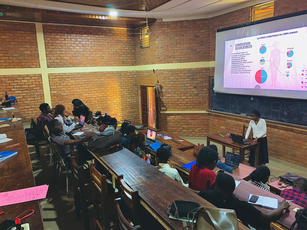 Retour en images sur notre séance de  *#45minutes physio* d’aujourd’hui qui a porté sur Microbiote Humain. 🦠 
La séance nous a permis de comprendre le rôle crucial du microbiote dans nôtre santé. 

Merci aux intervenants ainsi que à tous ceux qui ont participé à la séance.✨