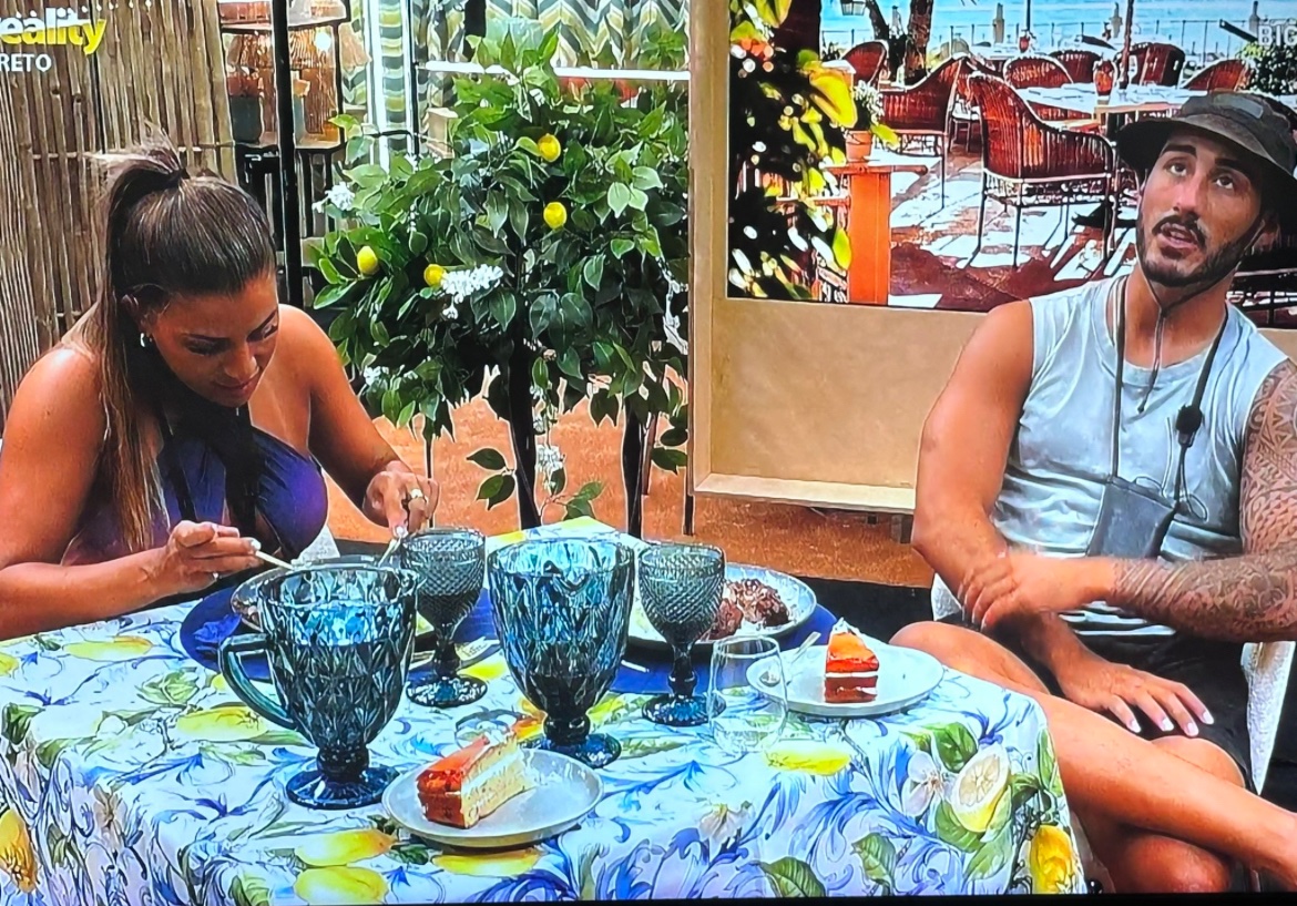 oiiii149's tweet photo. O Afonso a ver a Daniela a chorar vs o Afonso a ver a Miranda a chorar #Bbtvi https://t.co/OscUi0GhjD