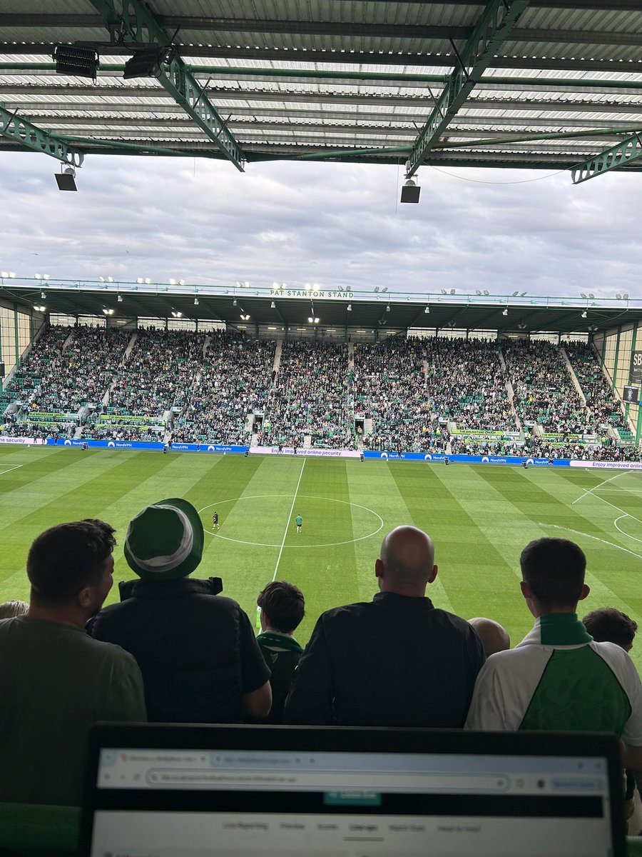 Atmosphere is absolutely booming here at Easter Road for Hibs’ second leg match against Midtjylland. 📝 

With the tie at 1-1, can Hibs get the job done?