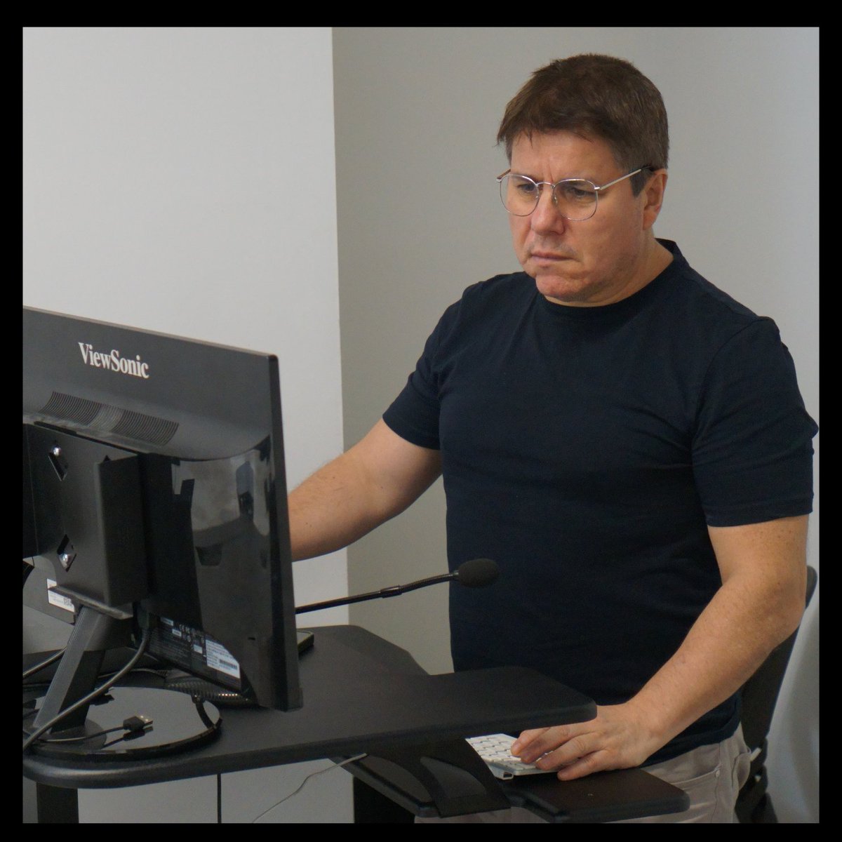 nobledesktop's tweet image. Say hello to Eugenio - seasoned designer and educator. With 20+ years of experience, Eugenio leads Noble Desktop’s graphic and web design courses, blending technical skill with creative insight. From Photoshop to AI-driven design, he’s here to help you bring your vision to life.