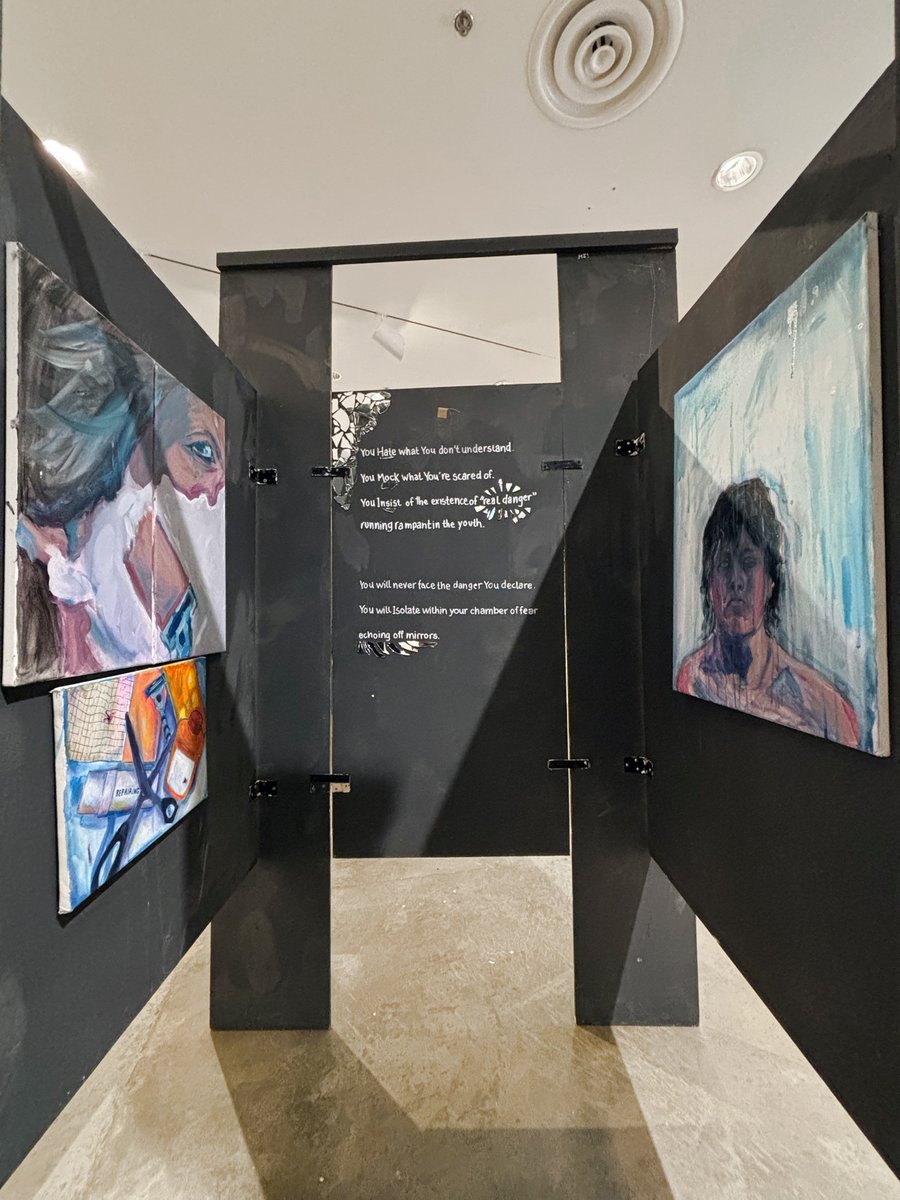 🚻 Bathroom Stall by teen artist Mads Maarbjerg invites you into the trans teen experience, exploring narratives that non-transgender people feel strongly about while welcoming open discussion.

See it in The Teen Experience, on view thru Aug 10.
#TransVoices 🏳️‍⚧️🎨