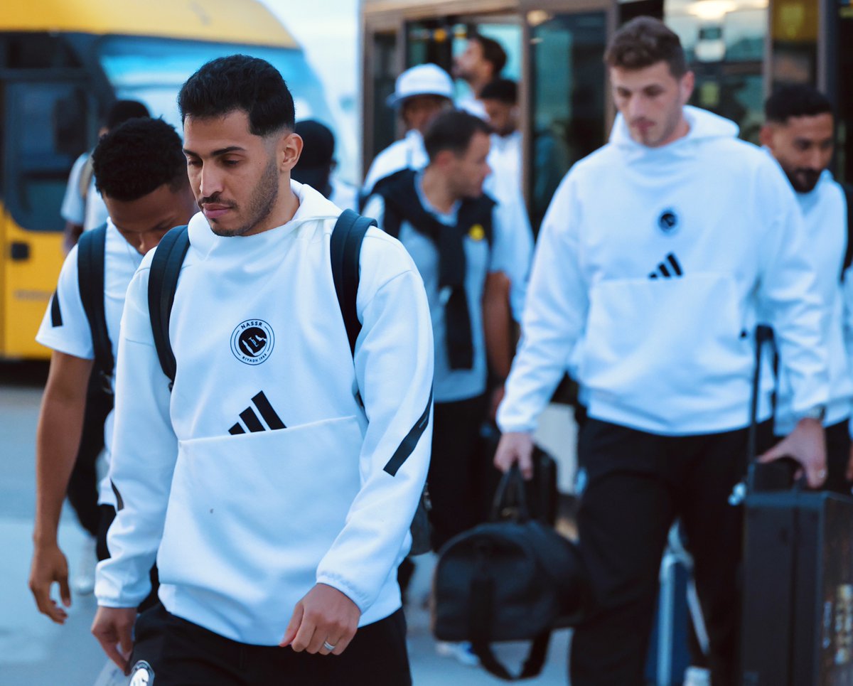 نادي النصر يغادر حاليا إلى البرتغال 🇵🇹
درب السلامه يا افضل نادي في الكون 💛