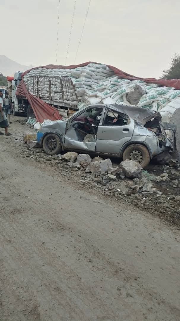 صور من مكان الأنهيار الصخري الذي حدث بالأمس في نقيل بني سلامة بمحافظة #ذمار بسبب هطول الامطار الغزيرة #اليمن