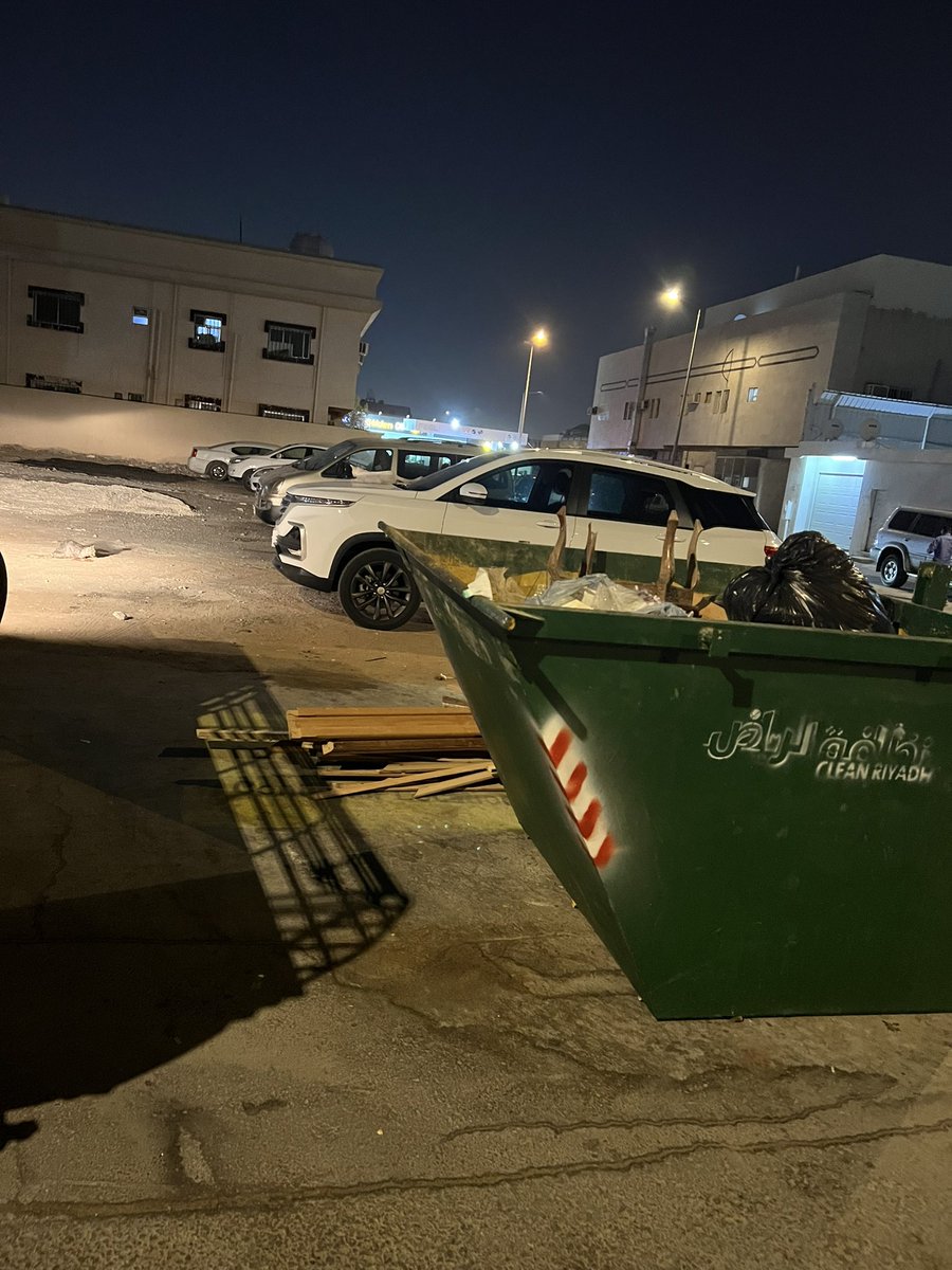 مساء الخير منقذين الرياض
وصلني عالخاص 
هذا القط حق منزل موجود في الرياض حي النهضه وفيه جرح عميق في الظهر
اللي يقدر ينقذه ، هذا المكان بالخريطة

maps.app.goo.gl/JjtjMmZfzi4Fmq…

<a href="/smaljohani/">سعيد ابو نوره</a> 
<a href="/Kngl0/">الملك ليو</a> 
<a href="/roxy28232/">آمال العتيبي ام كتلر😾</a> 
<a href="/abulwaleed2009/">خالد العوفي</a> 
<a href="/soundsoul369/">هيلة الروقي</a>