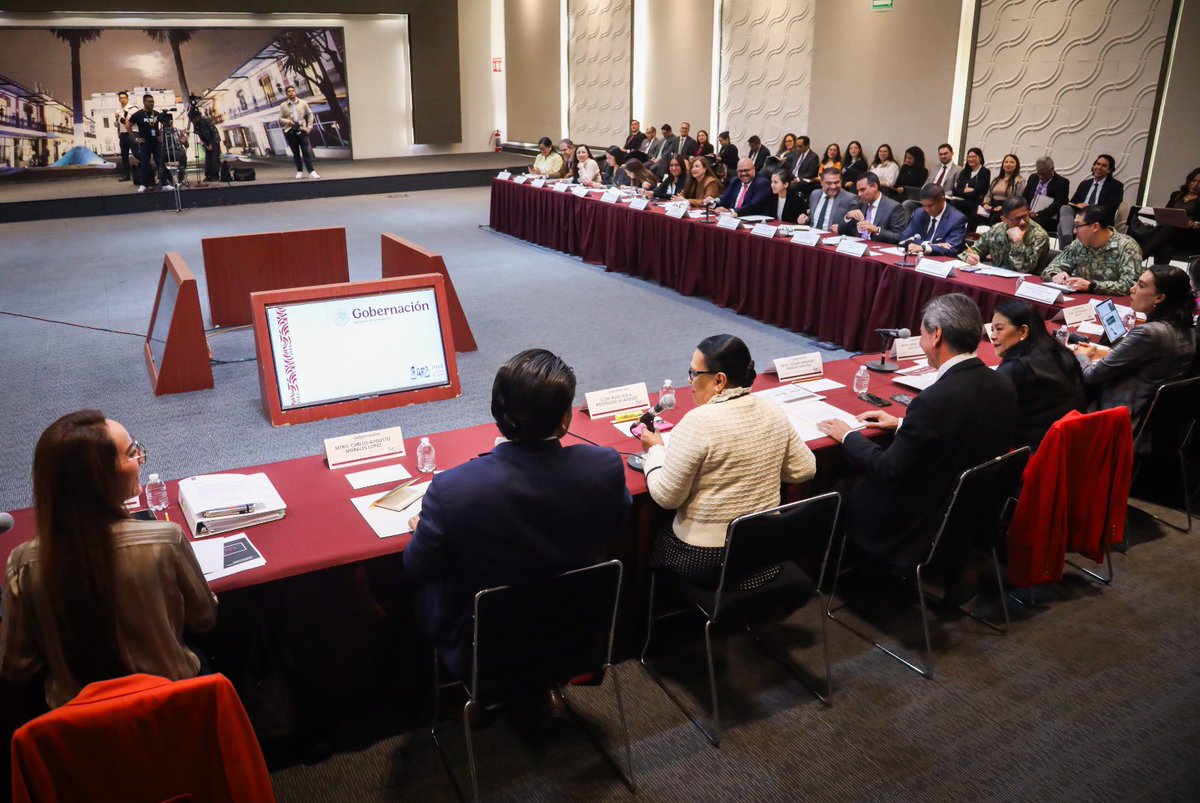 rosaicela_'s tweet image. Nos reunimos con las distintas dependencias del @GobiernoMX para coordinar las acciones rumbo al #Mundial2026 #FIFA y hacer que este evento deportivo no se limite a los estadios, sino que se viva en los espacios públicos de nuestro país. ⚽🏆 🇲🇽 🇺🇸 🇨🇦 @Claudiashein @GabyCuevas…