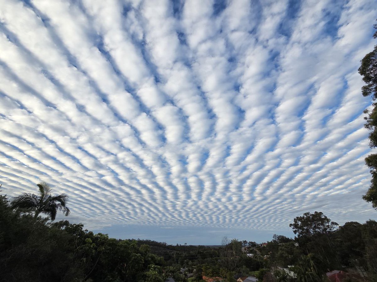 fithdy's tweet image. Yesterday's wavy skies...