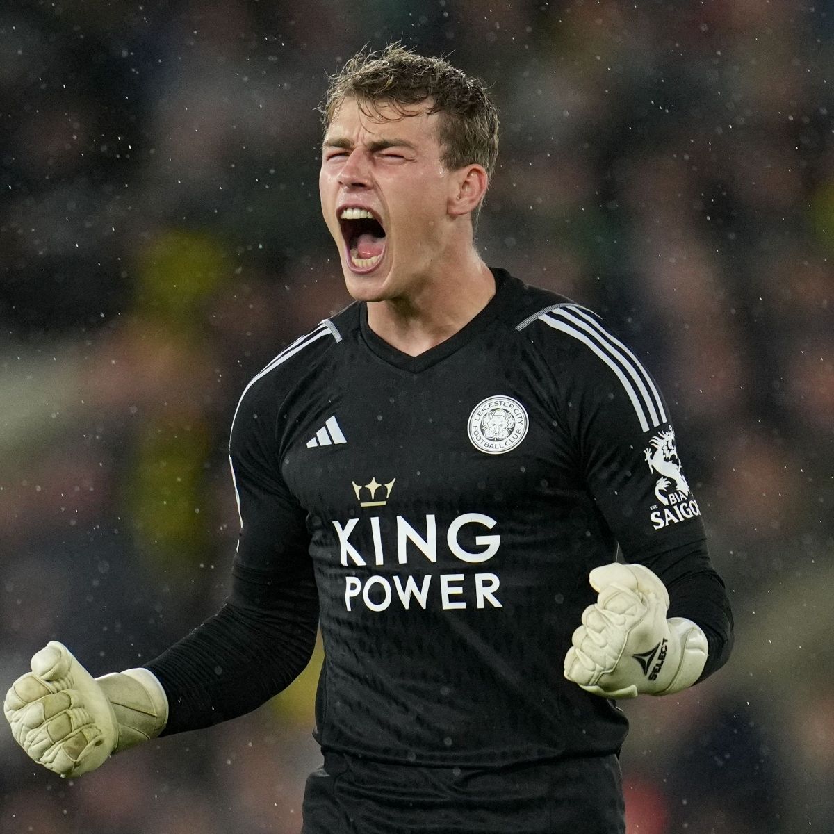 West Ham United have now made a formal approach to Leicester City for goalkeeper Mads Hermansen.

[<a href="/alex_crook/">Alex Crook ⚽️🎙</a> &amp; <a href="/JacobsBen/">Ben Jacobs</a>] #WHUFC #COYI