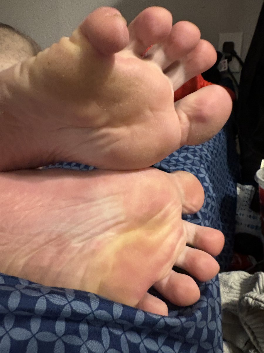 Haven’t posted in a while, but I know that won’t change anything.  Keep gooning, you’re our fiend, we are your addiction 😈 

#malefeet #malesoles #gayfootfetish #furries #gayfootgooner #goon #malefootworship #suckmytoesbro
