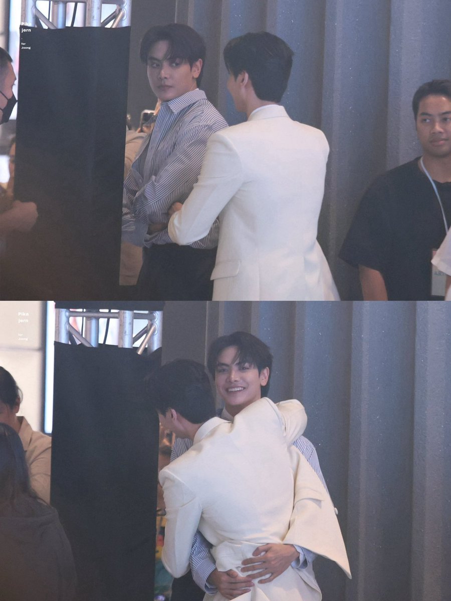 Rainononlyme's tweet photo. #จุงดัง #JoongDunk

-Who the f touched me?
-Oh its my teerak ☺️☺️☺️ https://t.co/6fTOYLzDmY
