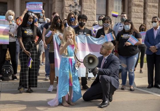 El movimiento LGBT ya no trata de tolerancia, sino de adoctrinamiento. Están usando a los niños como instrumentos para normalizar un estilo de vida antinatural y promover sus perversiones.
