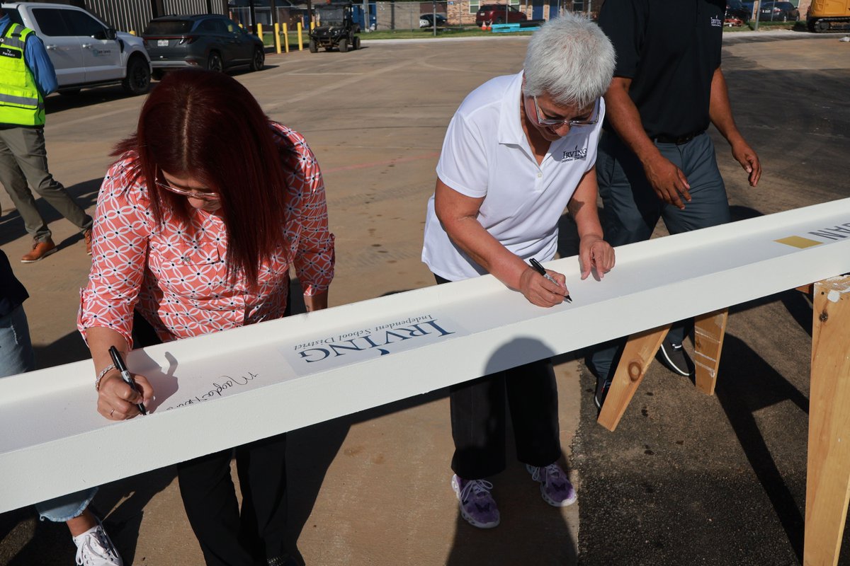 LeeLewisConst's tweet photo. ๐๏ธโ๏ธ Steel meets signatures! We had a great time at the beam signing for Farine Elementary Replacement. Excited for the 2026โ2027 opening! Huge thanks to @Corganinc and @IrvingISD for building the future with usโone beam at a time! #BeamSigning #LLCI #BuildingYourFuture https://t.co/kGZtu4Sj85