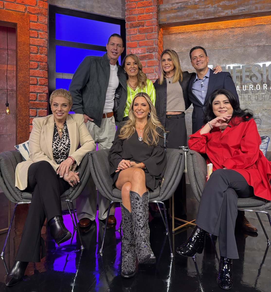 Aurora Valle (@auroravalle) on Twitter photo Gracias <a href="/victoriaruffo31/">victoria ruffo</a> <a href="/marthajulia_/">Martha Julia</a> <a href="/sabineoficial/">Sabine Moussier</a> <a href="/cecilgab11/">CeciliaGabrielaOf</a> <a href="/mike_biagio/">Mike Biagio</a> <a href="/mauricioaspe/">Mauricio Aspe</a> por tantas risas y #Confesiones próximamente el reencuentro de #lamadrastra2005 solo por <a href="/tlnovelastv/">tlnovelas</a> Gracias <a href="/victoriaruffo31/">victoria ruffo</a> <a href="/marthajulia_/">Martha Julia</a> <a href="/sabineoficial/">Sabine Moussier</a> <a href="/cecilgab11/">CeciliaGabrielaOf</a> <a href="/mike_biagio/">Mike Biagio</a> <a href="/mauricioaspe/">Mauricio Aspe</a> por tantas risas y #Confesiones próximamente el reencuentro de #lamadrastra2005 solo por <a href="/tlnovelastv/">tlnovelas</a>