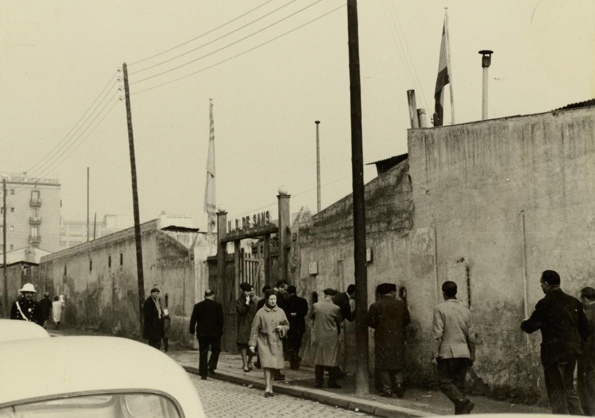 Robert Gennaro (@paulstanley1959) on Twitter photo 25/2/1964: Ultima jornada de fútbol en el campo de la calle Galileo de la uesants.cat Puede ser en la previa en un partido en el que participa el Dom Bosco. La despedida fue un Sants-Girona y en la foto no lo parece <a href="/qmolins/">Quim Molins</a> <a href="/MoraguesG/">General Moragues</a> Fotos de Jesús Blas Escribano. 25/2/1964: Ultima jornada de fútbol en el campo de la calle Galileo de la uesants.cat Puede ser en la previa en un partido en el que participa el Dom Bosco. La despedida fue un Sants-Girona y en la foto no lo parece <a href="/qmolins/">Quim Molins</a> <a href="/MoraguesG/">General Moragues</a> Fotos de Jesús Blas Escribano.