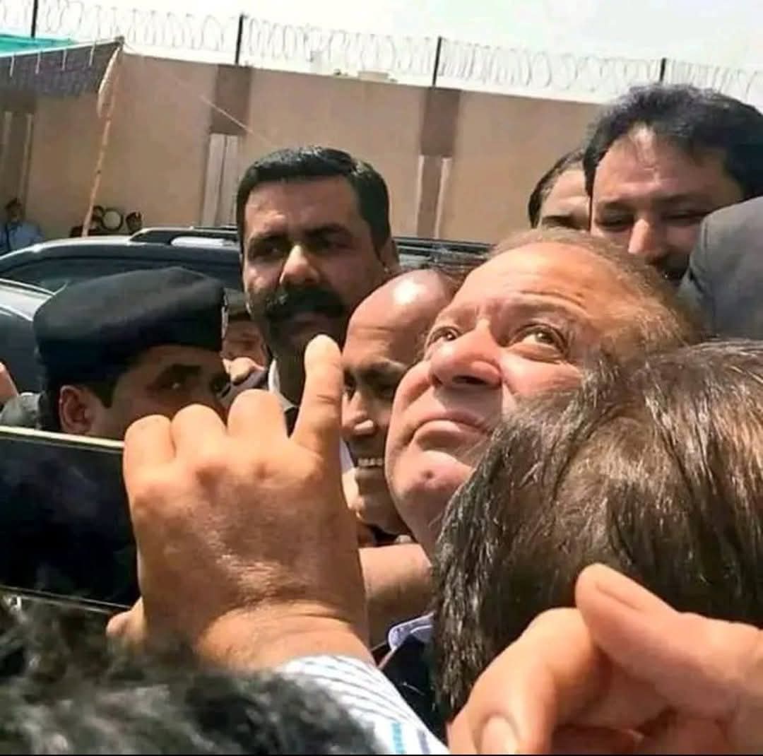 کہا تھا ناں کہ اپنا فیصلہ اللہ پر چھوڑتا ہوں

وَتُعِزُّ مَن تَشَاءُ وَتُذِلُّ مَن تَشَاءُ