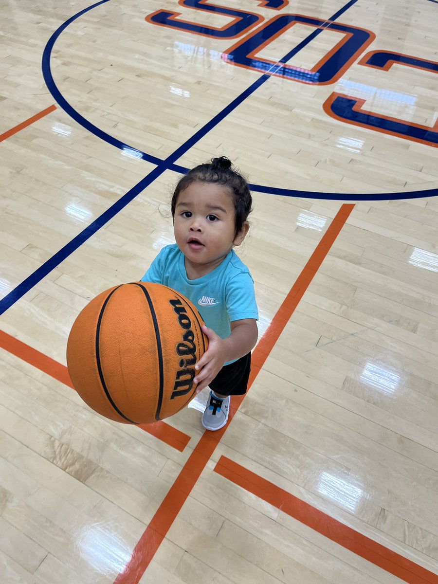Mike Fulford (@coach_mike23) on Twitter photo Days were stacked <a href="/COSMBB/">College of the Sequoias MBB</a>. Really good group of humans in our gym.
Shoutout to <a href="/ixinfini/">andre stinson</a> on the assist for my little guy! Days were stacked <a href="/COSMBB/">College of the Sequoias MBB</a>. Really good group of humans in our gym.
Shoutout to <a href="/ixinfini/">andre stinson</a> on the assist for my little guy!