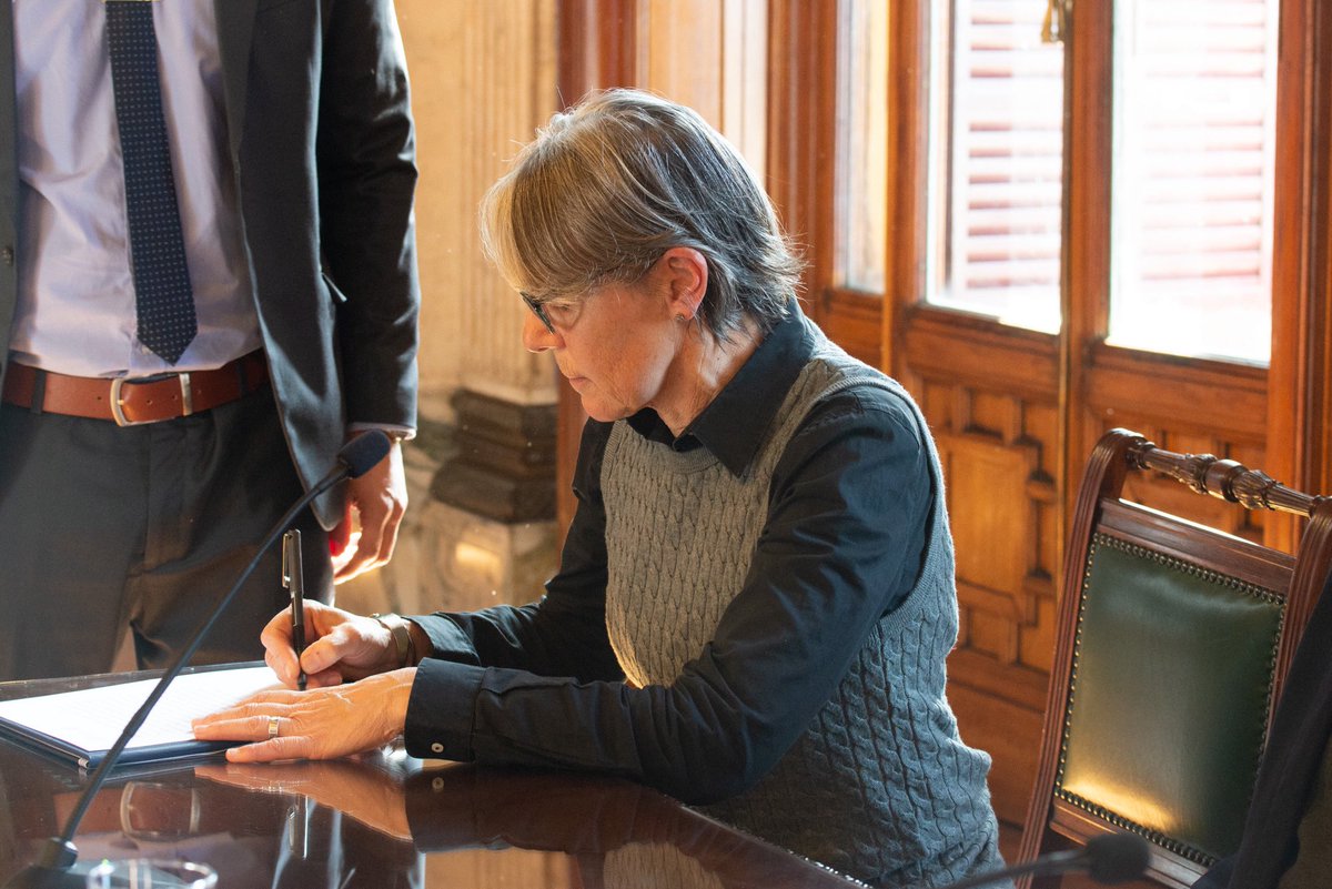 🏛️   |   Acto de asunción de la Dra. Mariana Mota como nueva integrante de la Institución Nacional de Derechos Humanos y Defensoría del Pueblo <a href="/inddhhuy/">INDDHH y Defensoría del Pueblo</a>.

(+)  goo.su/eXU3MA
