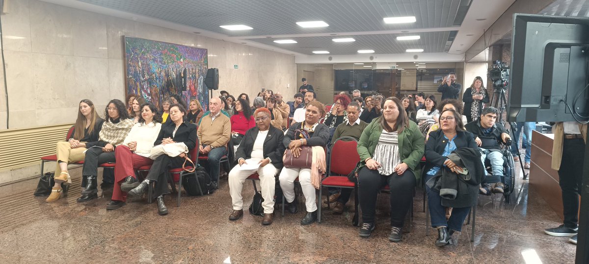 ONU Uruguay (@onuuruguay) on Twitter photo #AHORA "Datos y evidencias para tejer y reparar nuestra memoria afro" es el título con el que concluimos el mes de la Afrodescendencia en el Parlamento.
Esta actividad fue coordinada junto al <a href="/midesuy/">Ministerio de Desarrollo Social</a>, destacando la importancia de reconocer nuestras raíces afrodescendientes. #AHORA "Datos y evidencias para tejer y reparar nuestra memoria afro" es el título con el que concluimos el mes de la Afrodescendencia en el Parlamento.
Esta actividad fue coordinada junto al <a href="/midesuy/">Ministerio de Desarrollo Social</a>, destacando la importancia de reconocer nuestras raíces afrodescendientes.