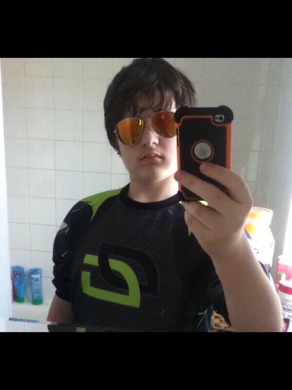 Over a decade ago I found Nadeshot/Scump on YouTube playing Blops 2 pubs without knowing what esports was. One day, Nade randomly mentioned in a video they had an event that weekend with a link in the description. Thought I might as well check it out and they happened to be