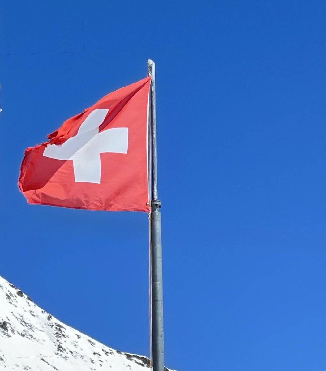 J’aime mon Pays.
Il n’est pas parfait, -que non !- mais ses valeurs sont si belles, ses paysages et son patrimoine magnifiques.
Puissions-nous, dans la gratitude, continuer à prendre soin les uns des autres tout comme de l’étranger privé de sécurité.
Belle fête nationale suisse !