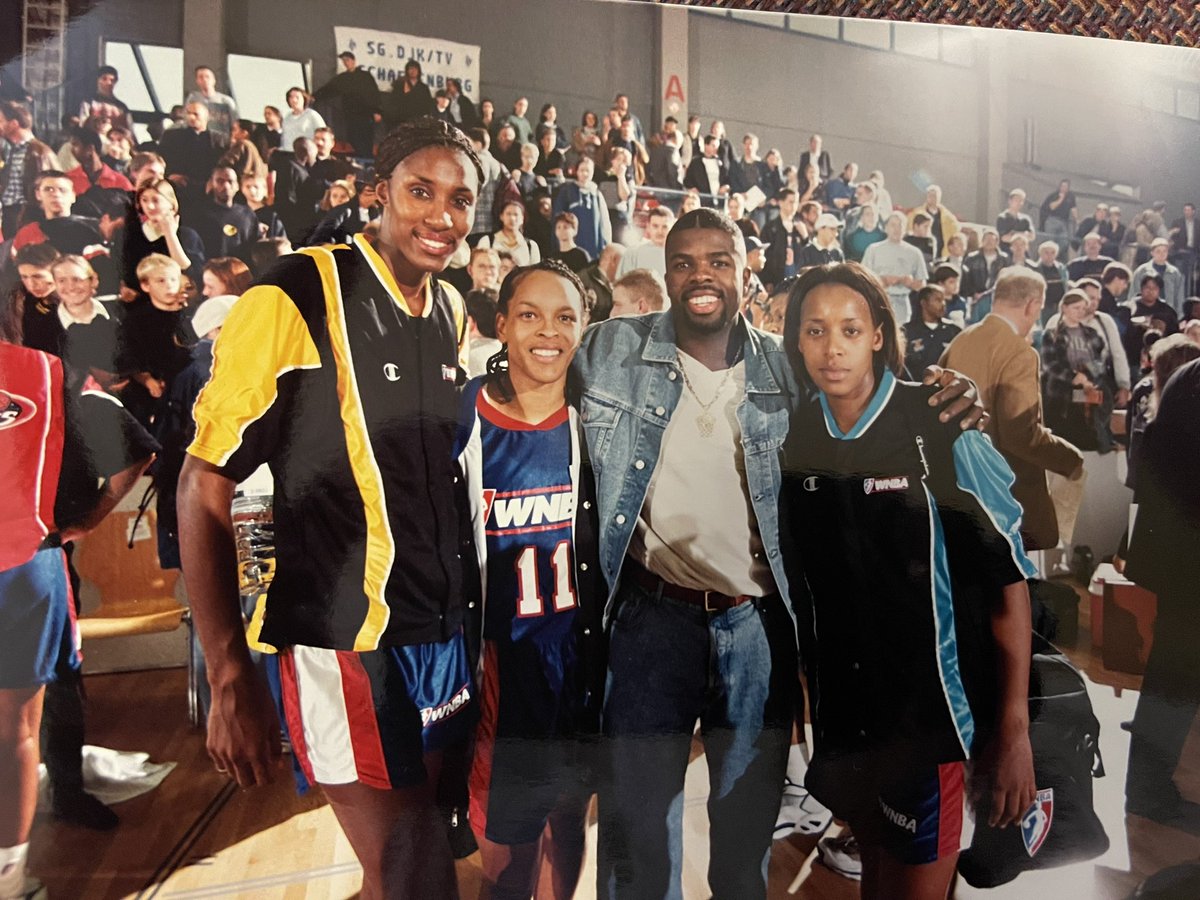Coach_ET43's tweet photo. Throwback Thursday! I was in the company of some of the best. They “Carried The Torch” That team put Women’s Basketball on the Map! #WNBALegends https://t.co/B5zn52fyoc