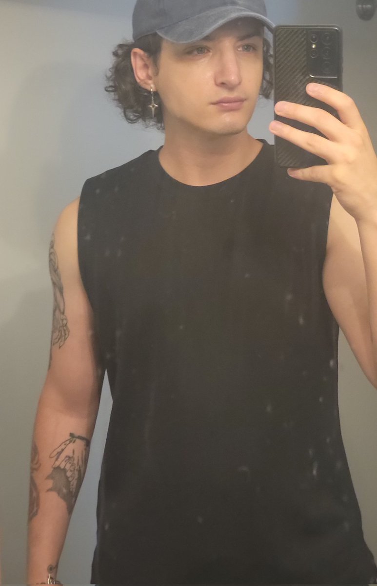 InimiGod tweet media