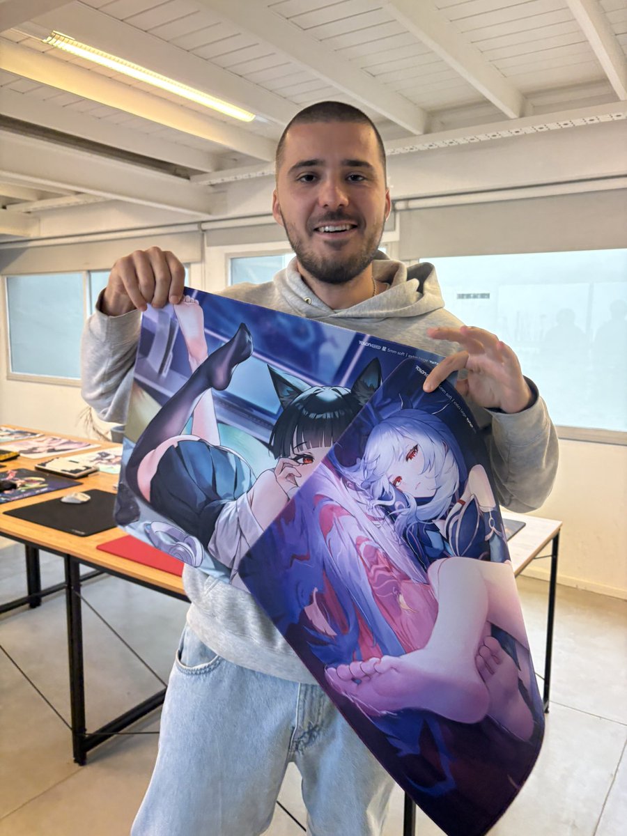 Gold Gaming (@goldgamingar) on Twitter photo Nunca vi a un tipo tan feliz con estos mousepads en la mano Nunca vi a un tipo tan feliz con estos mousepads en la mano