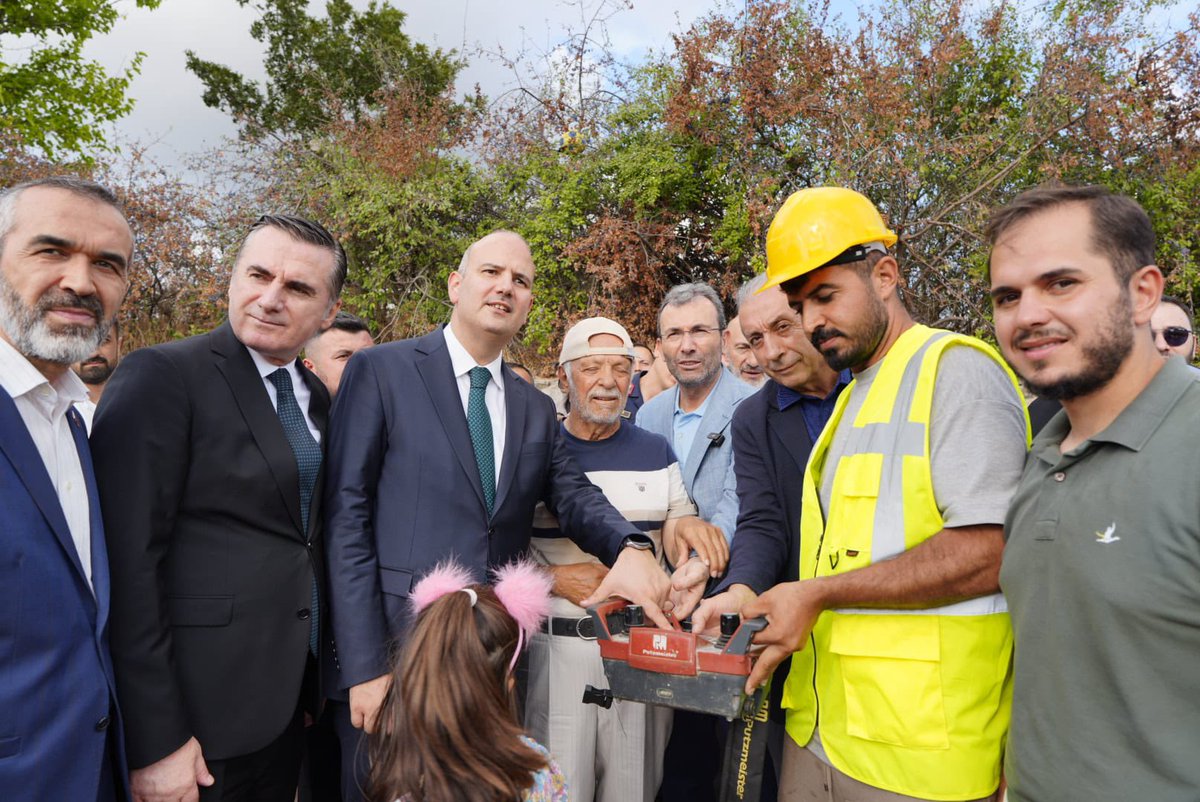 Göçbeyli Mahallemizde, hayırsever Hüseyin Yavuz’un katkılarıyla inşa edilecek olan Göçbeyli Külliyesi’nin temel atma töreni; önceki dönem Gıda, Tarım ve Hayvancılık Bakanımız Sayın Mehmet Mehdi Eker, AK Parti Genel Başkan Yardımcısı Dr. Sayın Ömer İleri, Kaymakamımız Mehmet