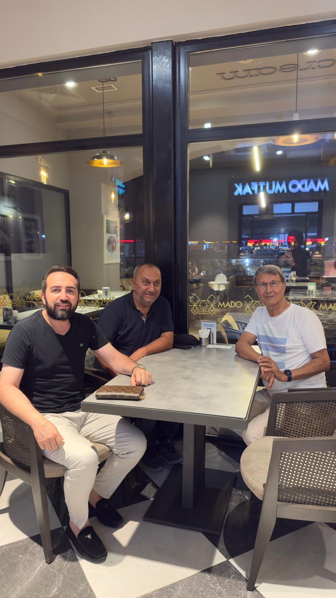 Yusuf Halaçoğlu hocam ile Bolu da dinlenme tesislerinde hoş ve güzel bir sohbet ettik... 
Teşekkür ve Saygılarımla
<a href="/yusufhalacoglu/">Yusuf Halaçoğlu</a>