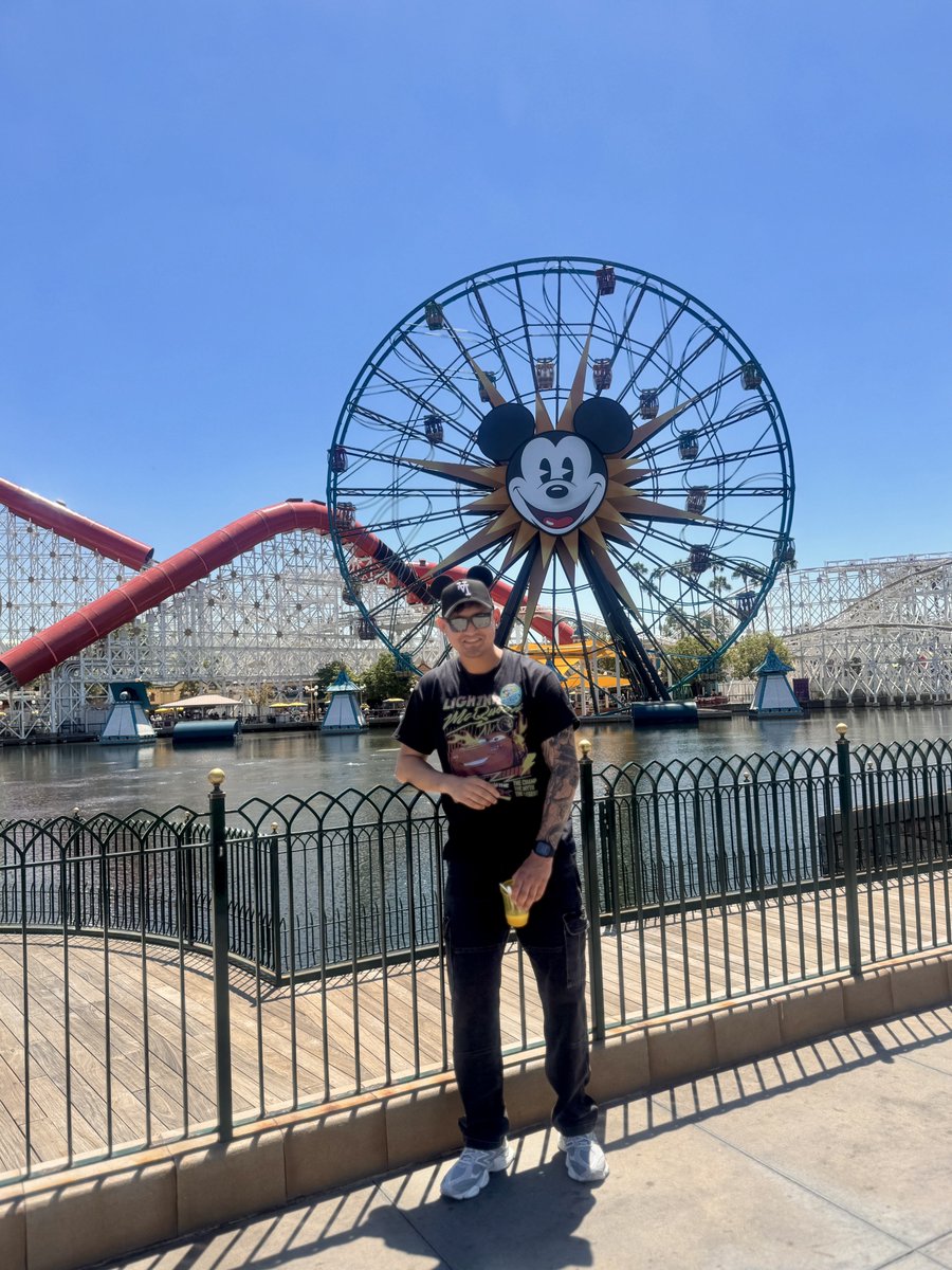 Jebus____'s tweet image. Shoutout to Diss-Knee for the free First responder tix 🙏🏼🔥