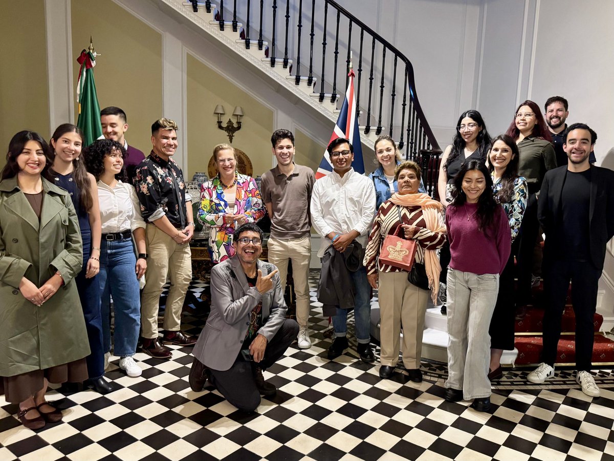 🇲🇽🫶 ¡Qué alegría haber recibido a nuestra querida comunidad mexicana en el sexto café comunitario de 2025! ☕✨ Fue un verdadero placer compartir este espacio de encuentro, escuchar sobre sus estudios, proyectos, emprendimientos y experiencias de vida en 🇬🇧. Cada conversación