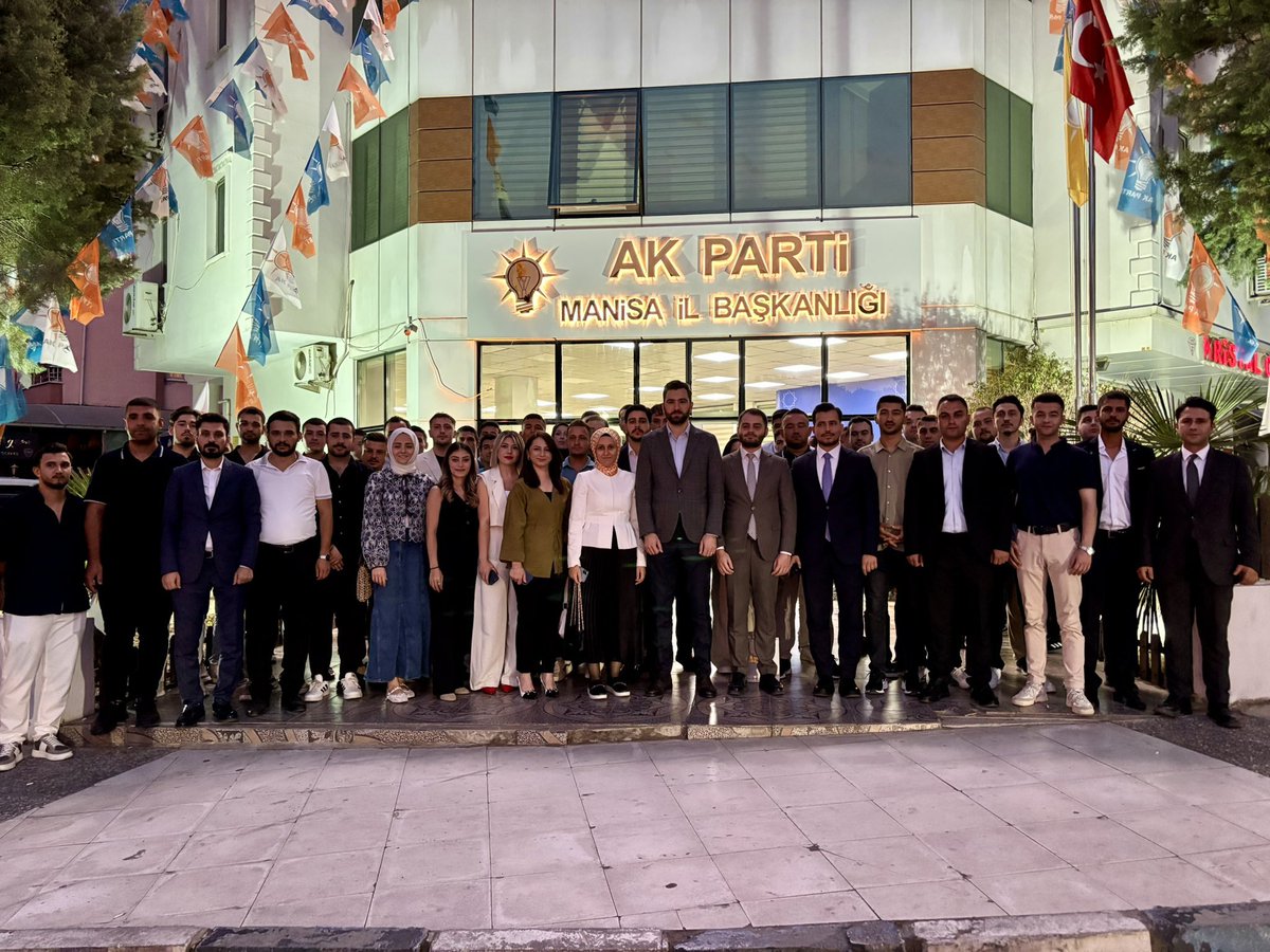 Gençliğe yön veren kadro Manisa’daydı! 🇹🇷

Genel Merkez Gençlik Kolları Teşkilat Başkanımız Osman Nuri Nazlıer, Ege Bölge Koordinatörümüz Mehmet Şişman ve Teşkilat Başkan Yardımcılarımızın katılımıyla İl Başkanlığımızda teşkilat içi değerlendirme toplantımızı gerçekleştirdik.