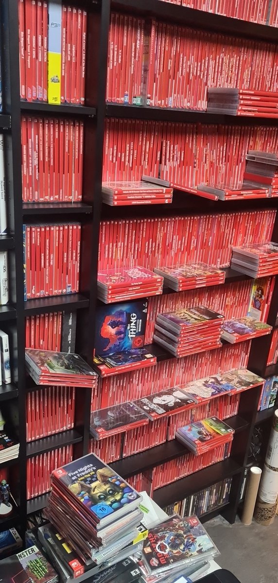 Solyant1's tweet image. Hey @Nintendo 
I have an idea regarding those hated #KeyCards: 
Instead of selling those empty keycards (while still selling the complete game on cartdriges for switch 1), What about only sell the physical Switch 1 version with upgrade code for Switch 2?
Just slap the keycard