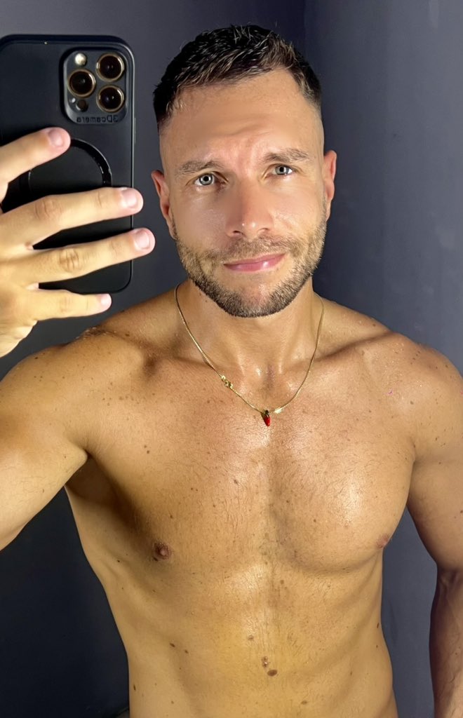 93misterwhite's tweet photo. #fitnessmotivation #bodygoals #fitguys #mensphysique #absonpoint #shredded #fitnessmodel #gymlife #fitlife #workoutcomplete #selfietime #mensstyle #groomed #confidenceiskey #mirrorselfie #chillvibes #sweatyselfie #fisicoasciutto #allenamento #fitnessitalia #fisicobestiale https://t.co/MDmeOyWYD1