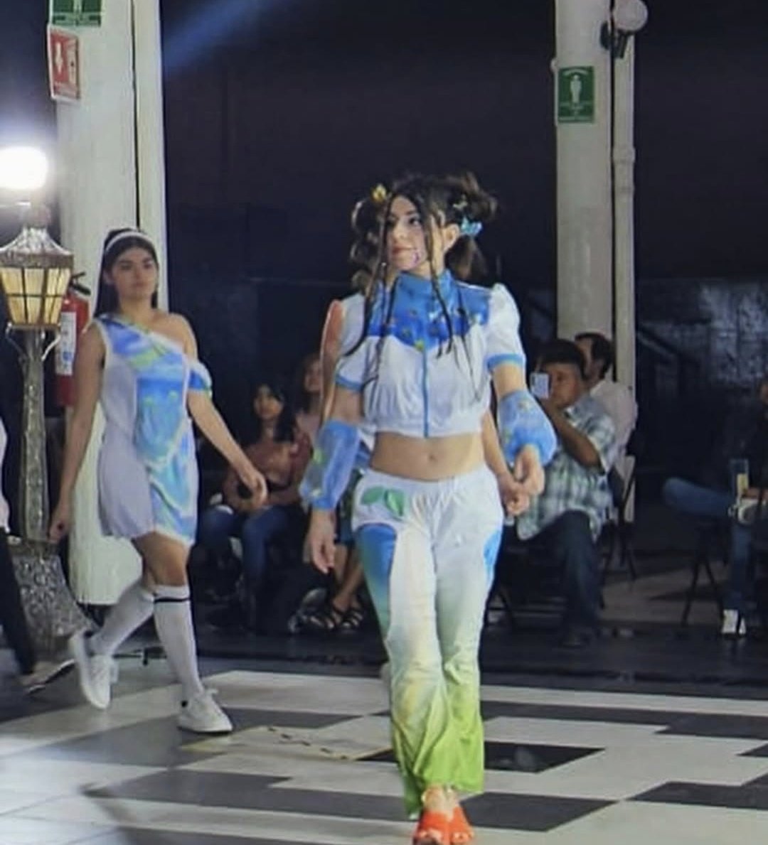 quitiflos's tweet photo. I was 9yo when i first watched MLP. Seeing Rarity as a fashion designer had a real impact for me. A decade later, i'm studying Fashion Design and i'm 99% sure it's for the inspo i got from MLP. I've never shared this bcs it sounds weird or silly for everyone but that's the truth https://t.co/JR29cOap23