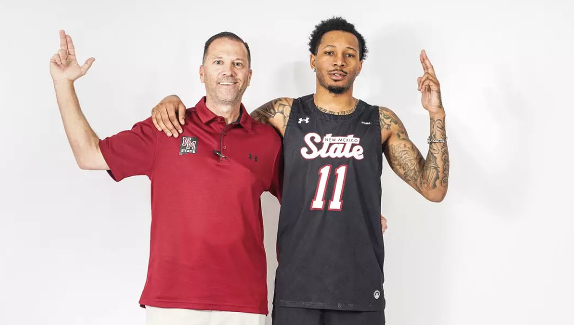 New Mexico State Men’s Basketball News (@nmstatembbnews) on Twitter photo Elijah Elliott has a chance to improve the Aggies offense this upcoming season. The 6’1” guard averaged 14 points in just five games for Southern Illinois University last season before tearing his ACL.
(Photo courtesy <a href="/NMStateAggies/">NM State Aggies</a>)
#AggieUp | <a href="/nmsu/">New Mexico State</a> | <a href="/NMStateMBB/">NM State MBB</a> Elijah Elliott has a chance to improve the Aggies offense this upcoming season. The 6’1” guard averaged 14 points in just five games for Southern Illinois University last season before tearing his ACL.
(Photo courtesy <a href="/NMStateAggies/">NM State Aggies</a>)
#AggieUp | <a href="/nmsu/">New Mexico State</a> | <a href="/NMStateMBB/">NM State MBB</a>