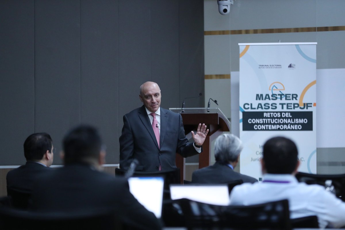 TEPJF_EJE's tweet photo. 🎓 ¡Gracias por acompañarnos en esta #MasterClassTEPJF!
Agradecemos especialmente al Dr. @MiguelCarbonell por su brillante ponencia sobre los Retos del Constitucionalismo Contemporáneo.
📺 Revive la sesión completa aquí: https://t.co/PkGx1fLS8X https://t.co/zFqUcIRZCi