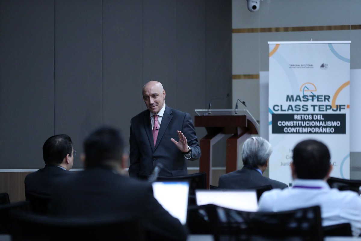 TEPJF_EJE's tweet photo. 🎓 ¡Gracias por acompañarnos en esta #MasterClassTEPJF!
Agradecemos especialmente al Dr. @MiguelCarbonell por su brillante ponencia sobre los Retos del Constitucionalismo Contemporáneo.
📺 Revive la sesión completa aquí: https://t.co/PkGx1fLS8X https://t.co/zFqUcIRZCi